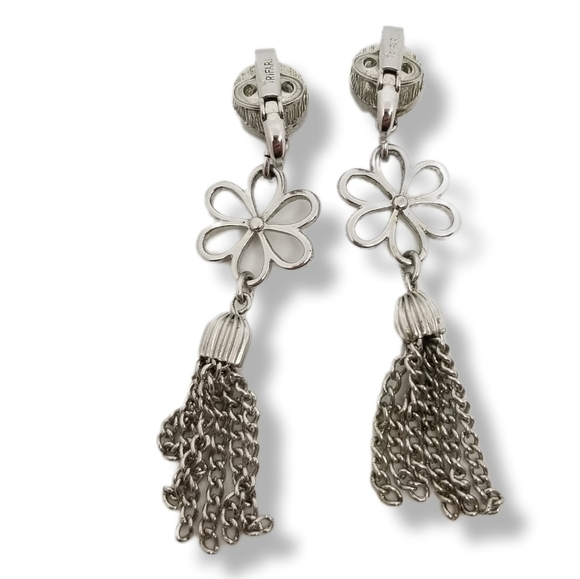 CROWN TRIFARI RARE 1950S SILVERTONE FLOWER & TASSEL DROP CLIP ON EARRINGS - Picture 7 of 8